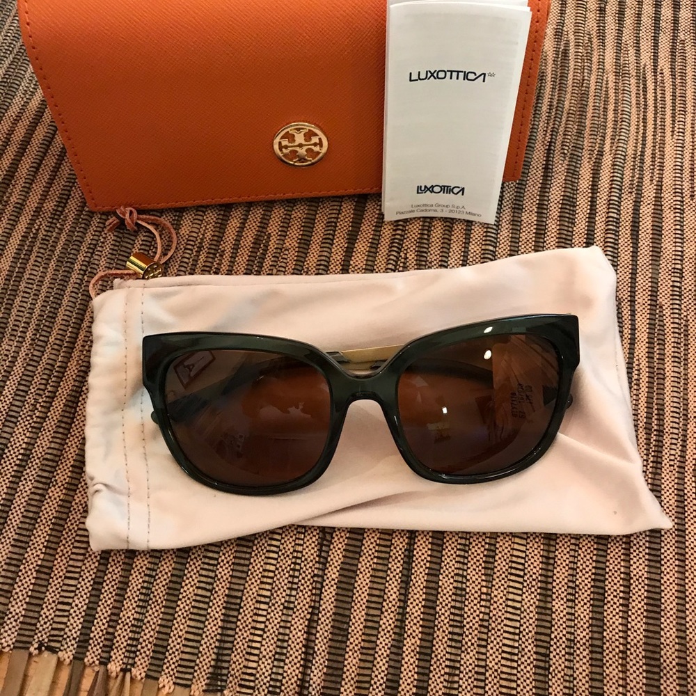 NWT Tory Burch sunglasses, green color w/ gold